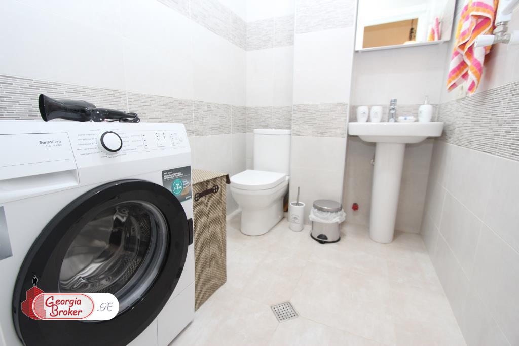 იყიდება ახალი გარემონტებული 5 ოთახიანი ბინა